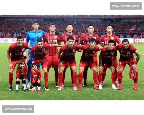 上港对阵华夏焦点之战解析球队战术与赛季走势前景预测与关键球员表现
